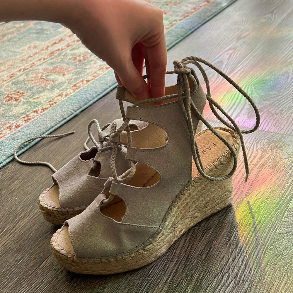 Grey wedges